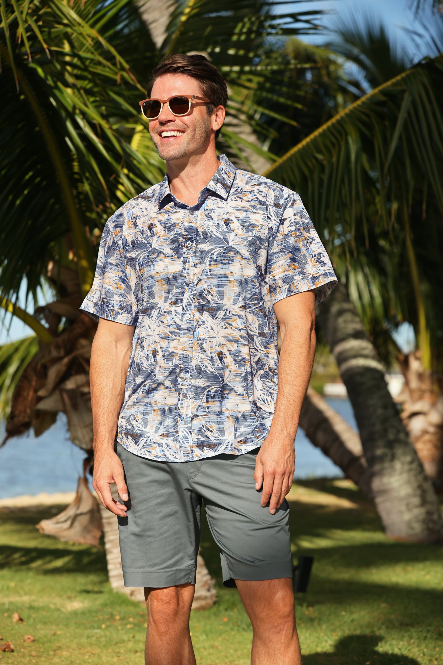 Island Crew Men's Stretch Short Sleeve Aloha Shirt: Mystic Island